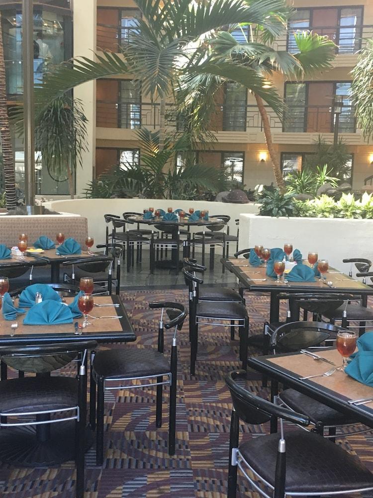 Embassy Suites By Hilton Phoenix Biltmore Kültér fotó