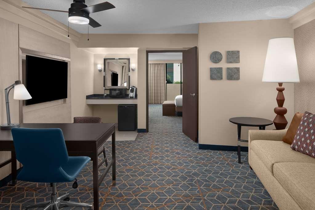 Embassy Suites By Hilton Phoenix Biltmore Szoba fotó